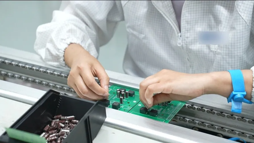 《手工焊接VS機器焊接：PCBA質量差距觸目驚心！鑫景福用“零缺陷”如何破局？》